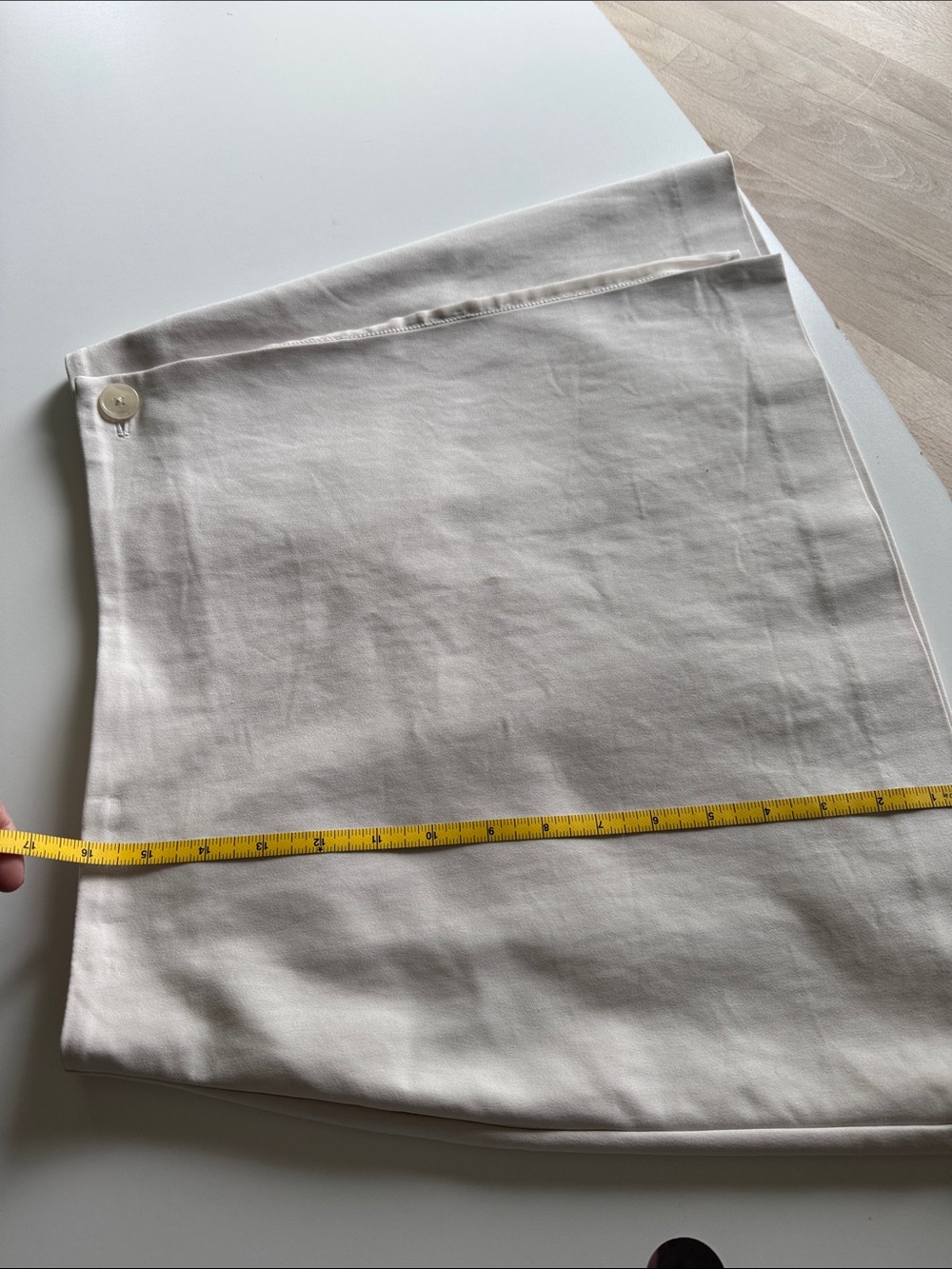 Aritzia Babaton Madden Wrap Skirt in Bone Off White Size 8 Preppy Academia EUC - Picture 10 of 12